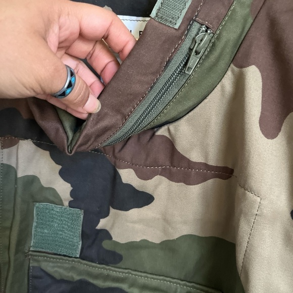 The French Military Flak Vest is an authentic surplus flak vest carrier. - Picture 6 of 12